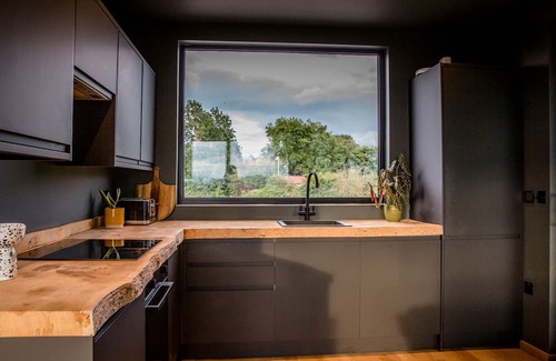 Farndon Cottage | THE RED HOUSE, pet friendly, luxury holiday cottage in Farndon