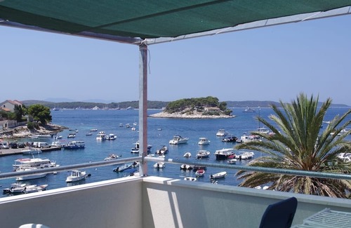 Krizna luka Apartment | One bedroom apartment with terrace and sea view Hvar (A-24926-c)