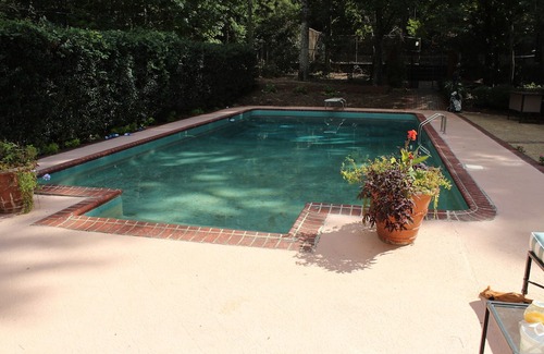 Manchester Cottage | Charming and spacious guesthouse in the lovely hills of Manchester, Georgia.