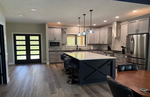 Canadian Lakes House | Charming 4-bedroom house in lovely Stanwood, MI