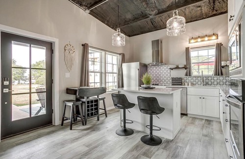 Lake Bridgeport Cabin | Unique Barn by the Lake in Bridgeport, Texas