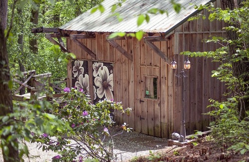 Greeneville Cabin | Luxury Cabin for Two with Beautiful River Views near Knoxville