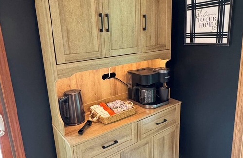 Chardon Cabin | Unique cabin retreat with hot tub, in the heart of Ohio Wine Country