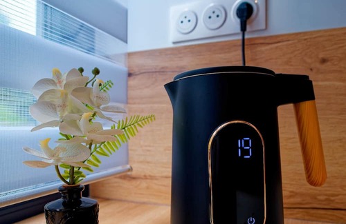 Verdun Apartment | Éveil en blanc - Private Jacuzzi & cotton comfort