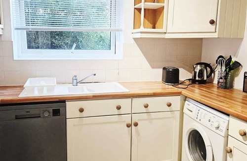 Egremont Apartment | Egremont 2-BR flat with Free Parking & Wi-Fi