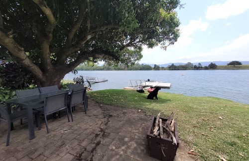 South Murwillumbah House | Tweed River Waterfront Cottage