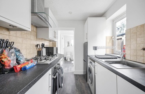 Stanford-le-Hope House | Modern 3Bed | A13/M25/Basildon Hospital | Sleeps 6