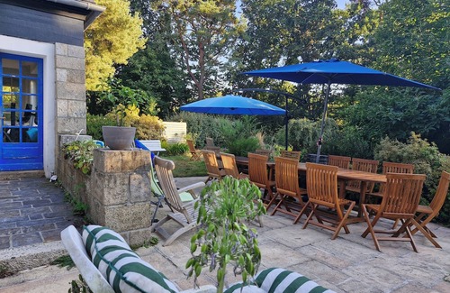 Plourin-les-Morlaix House | large house on wooded grounds, close to the sea, private tennis court; piano