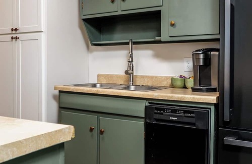 Jonesboro House | Fresh & Clean - Newly Remodeled 4-bedroom house in the heart of Jonesboro