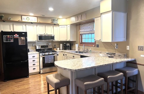 Blackhawk House | Charming 4-bedroom Cape Cod house 15 min from hospital and 20 min from EAFB