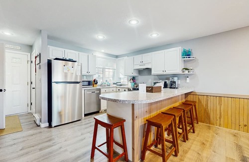 Center Ossipee Condo | All Season Stunning Views & Lake Access: Water sports, Hiking, Golfing, Skiing