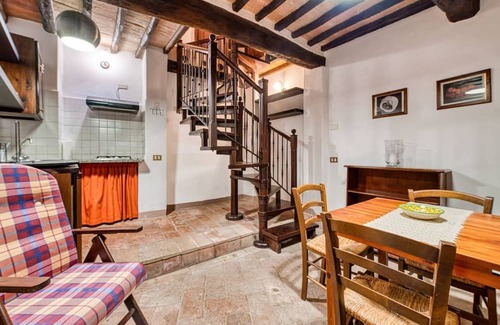 Bagnaia Apartment | Comfortable apartment of approximately 45 square meters, perfect for a stay of two, located on the ground floor of a period building (accessible via a few steps).The property is located in Bagnaia, a quiet hamlet a few kilometers from Perugia, surrounded