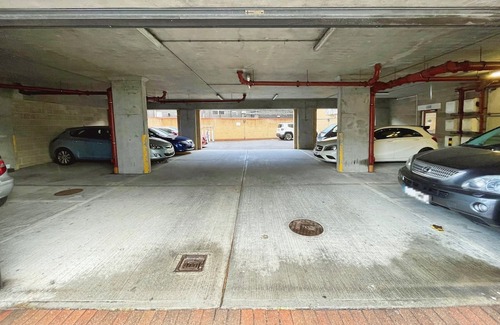 Havering Apartment | Flat, 2 mins from Station, Free Private Parking