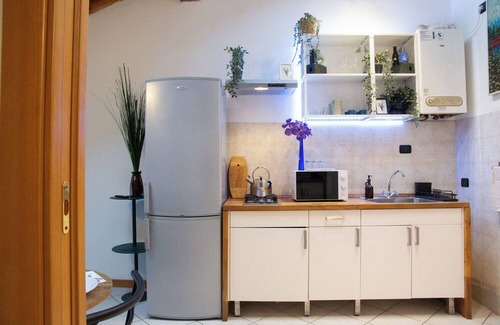 Azzano San Paolo Apartment | "Midnight blues" for 3 people near Orio al Serio airport.