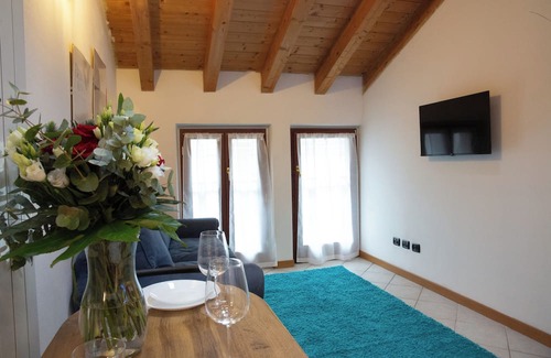 Azzano San Paolo Apartment | "Midnight blues" for 3 people near Orio al Serio airport.