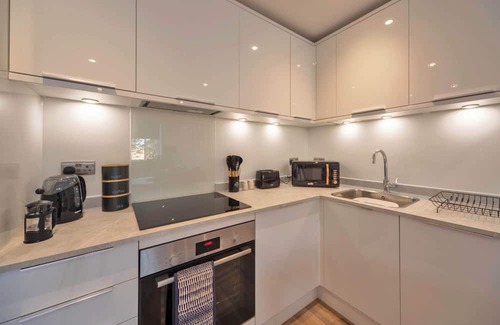 Gravesend Apartment | Fabulous 2BR Apartment at Trinity Point, Gravesend