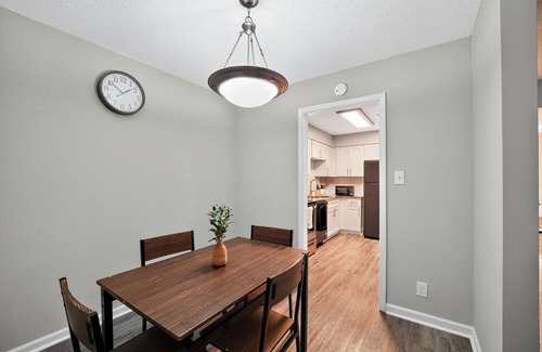 Marietta Apartment | Spacious 2Bd/2Bth Apt I Private Porch I Parking