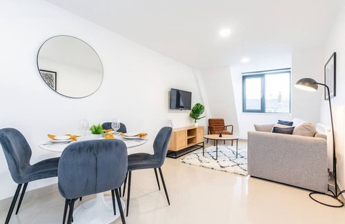 Leeds Apartment | Spacious 3 Bed | Leeds | Contractors