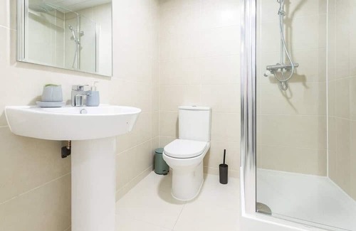 Leeds Apartment | Spacious 3 Bed | Leeds | Contractors