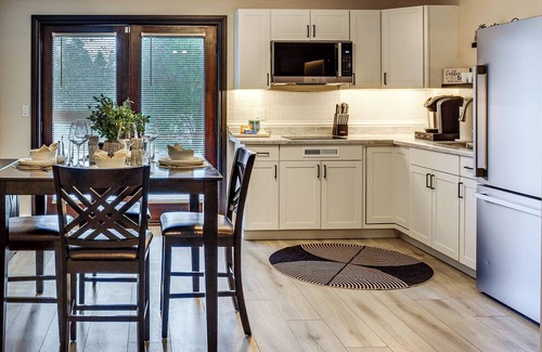 University Place Apartment | 4 Mi to Waterfront Parks! Cozy Apt in Tacoma Area