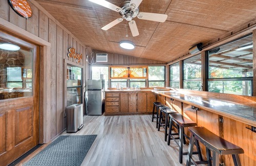 Texarkana Cabin | Waterfront Texarkana Cabin: Tranquil Acreage