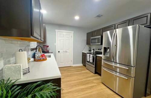 Hewitt House | Centrally located - 3BR/2Ba House - Close to Downtown Waco-