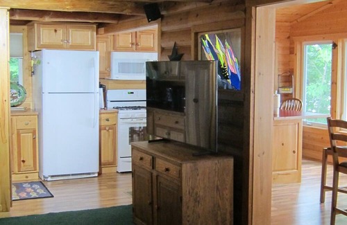 Steuben House | True UP experience awaits you in this comfortable and cozy lakefront home