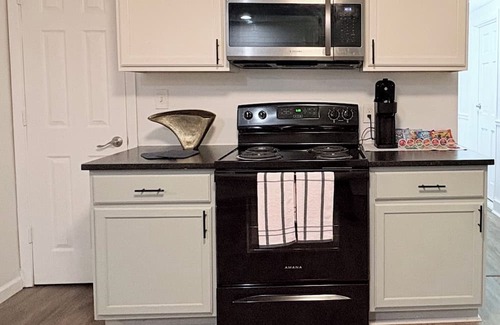 East Rochester House | Peaceful 4-bedroom King House in East Rochester