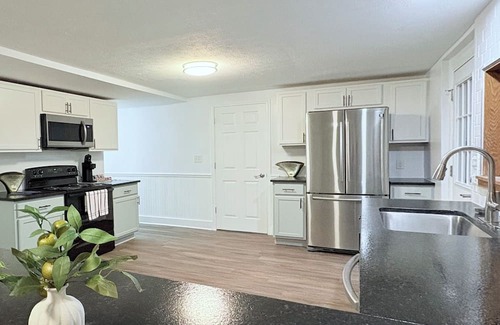 East Rochester House | Peaceful 4-bedroom King House in East Rochester