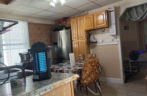 Hopelawn House | Charming 2-bedroom house with fitness room and AC in pleasant Edison