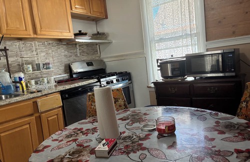 Hopelawn House | Charming 2-bedroom house with fitness room and AC in pleasant Edison