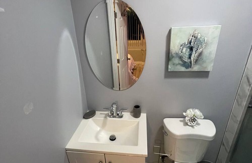 Tamarac House | Charming 1-bedroom with private entrance Tamarac.