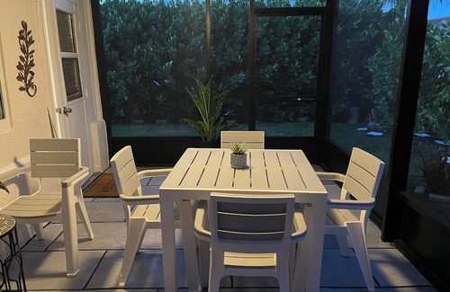 Tamarac House | Charming 1-bedroom with private entrance Tamarac.
