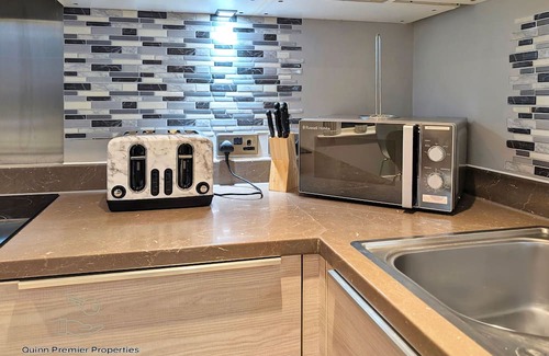 Fairfield Apartment | Deluxe Croydon Apartment - NHS & Professionals