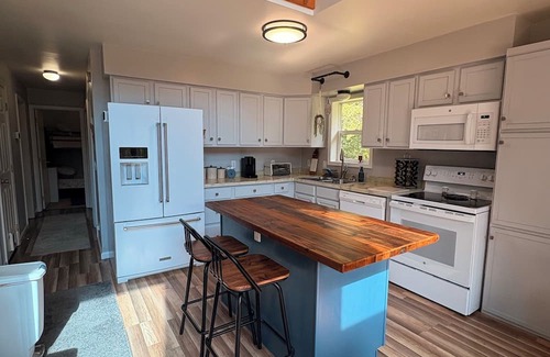 James Creek House | 3-bedroom house in quaint James Creek just 1 mile from Raystown Lake