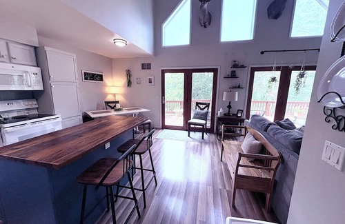 James Creek House | 3-bedroom house in quaint James Creek just 1 mile from Raystown Lake