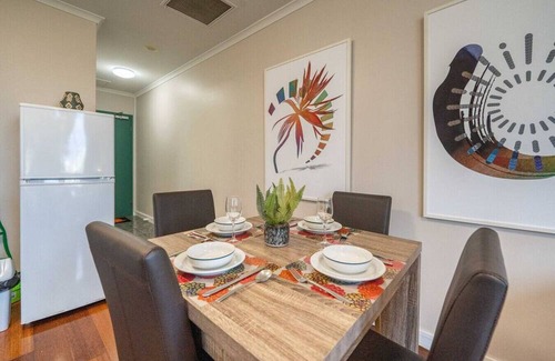 Auchenflower Apartment | Auchenflower 1BR Retreat, Parking Close to UQ & M5