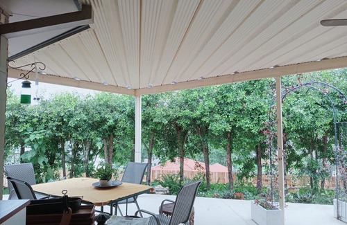 Collingwood Park Villa | All comfort single bedroom in villa, morning coffee, relax, go shopping in Malls