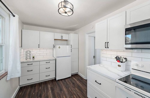 Sewickley House | tCharming Sewickley Village House, 2BR + Office/Futon, Walk to Shops