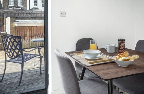 Bickley Apartment | Stylish Bickley Home Near London by StayStayStay