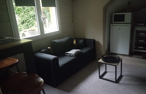 Pernant Apartment | Quiet studio near Soissons