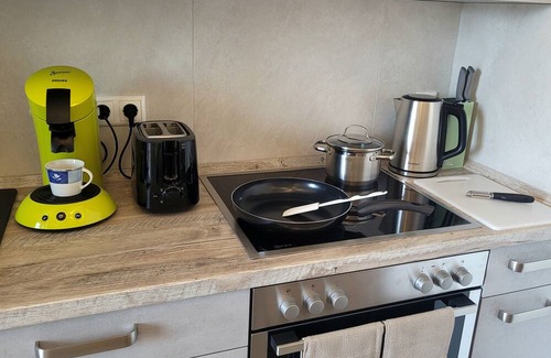 Bad Zwischenahn Apartment | Central & modern: ComfortPlus apartment with parking & balcony