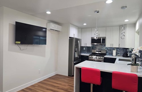 Southwest Anaheim Apartment | New Luxury apartment with AC/Free parking