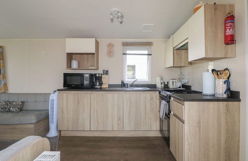 Pevensey Cottage | TOWER VIEW NUMBER 34, family friendly, with pool in Pevensey Bay
