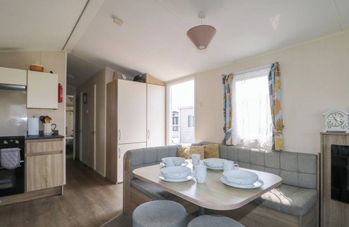 Pevensey Cottage | TOWER VIEW NUMBER 34, family friendly, with pool in Pevensey Bay