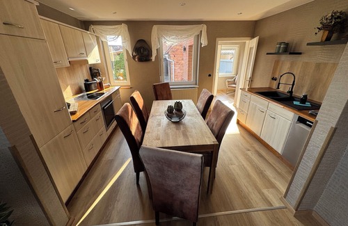 Guestrow House | Top modern townhouse in mint condition with garden+barbecue+garage safe and quiet