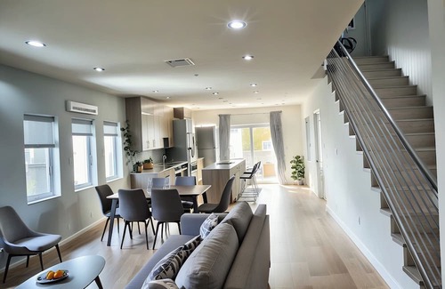 La Brea Hotel | Stylish 3BR Townhouse Retreat near Hollywood – Private Balcony View