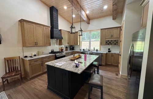 Piney Creek House | Rocky Creek Retreat - Private home with river access