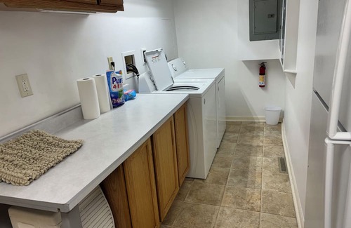 Altoona House | Walking distance to the Penn State Altoona Campus! Spacious 6-bedroom house!