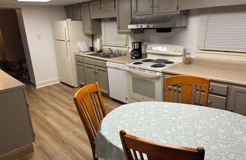 Altoona House | Walking distance to the Penn State Altoona Campus! Spacious 6-bedroom house!